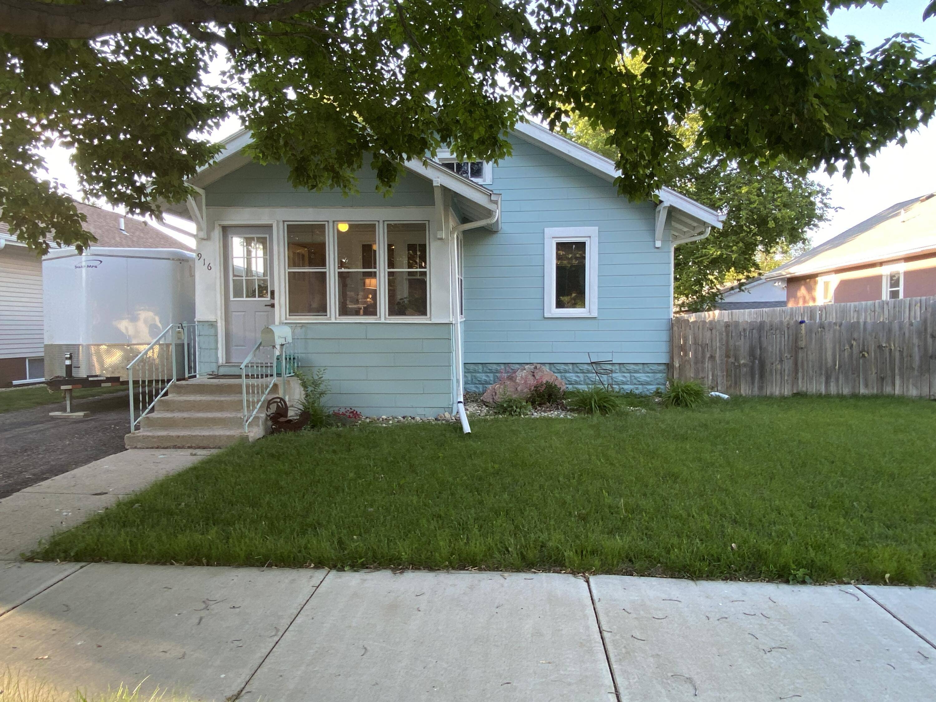 916 E 6th Ave, Mitchell, SD 57301