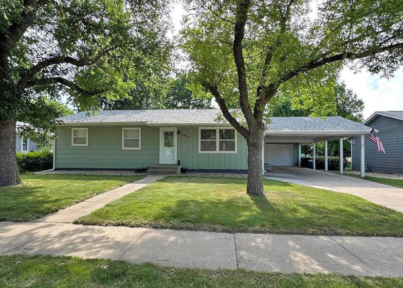 1417 N Kimball St, Mitchell, SD 57301