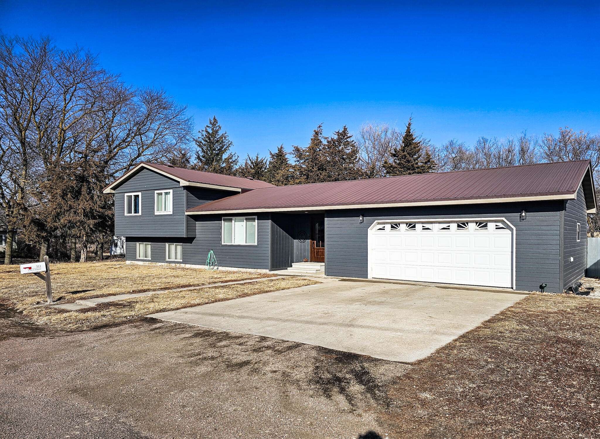 511 Union St, Lake Andes, SD 57356