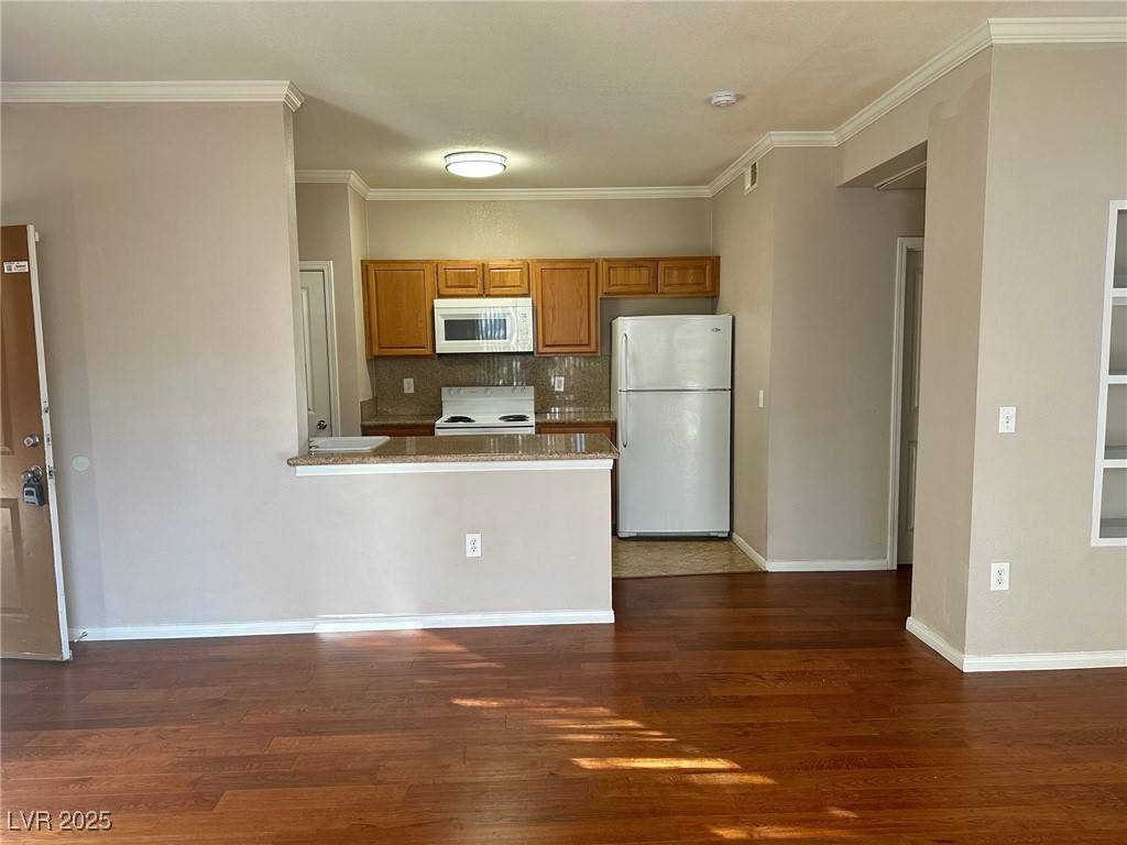 Henderson, NV 89052,2900 Sunridge Heights Pkwy #215