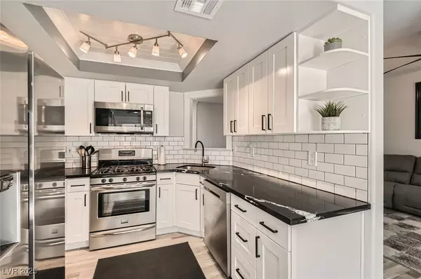 Henderson, NV 89074,2975 Bluegrass LN #412