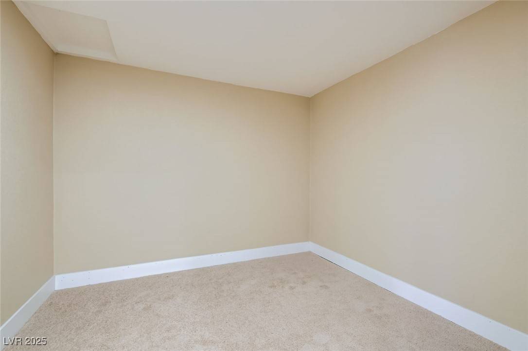 Henderson, NV 89015,143 Constitution AVE