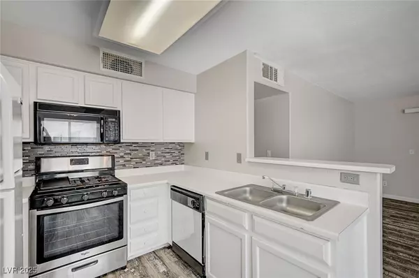 Las Vegas, NV 89120,3060 Tarpon DR #102