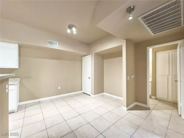 Las Vegas, NV 89123,2615 W Gary AVE #2051