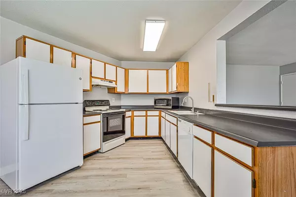 Las Vegas, NV 89146,5121 Pioneer AVE #204