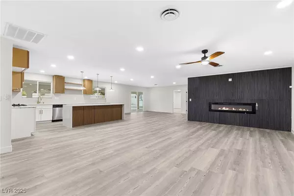 Henderson, NV 89015,271 E Middleton DR