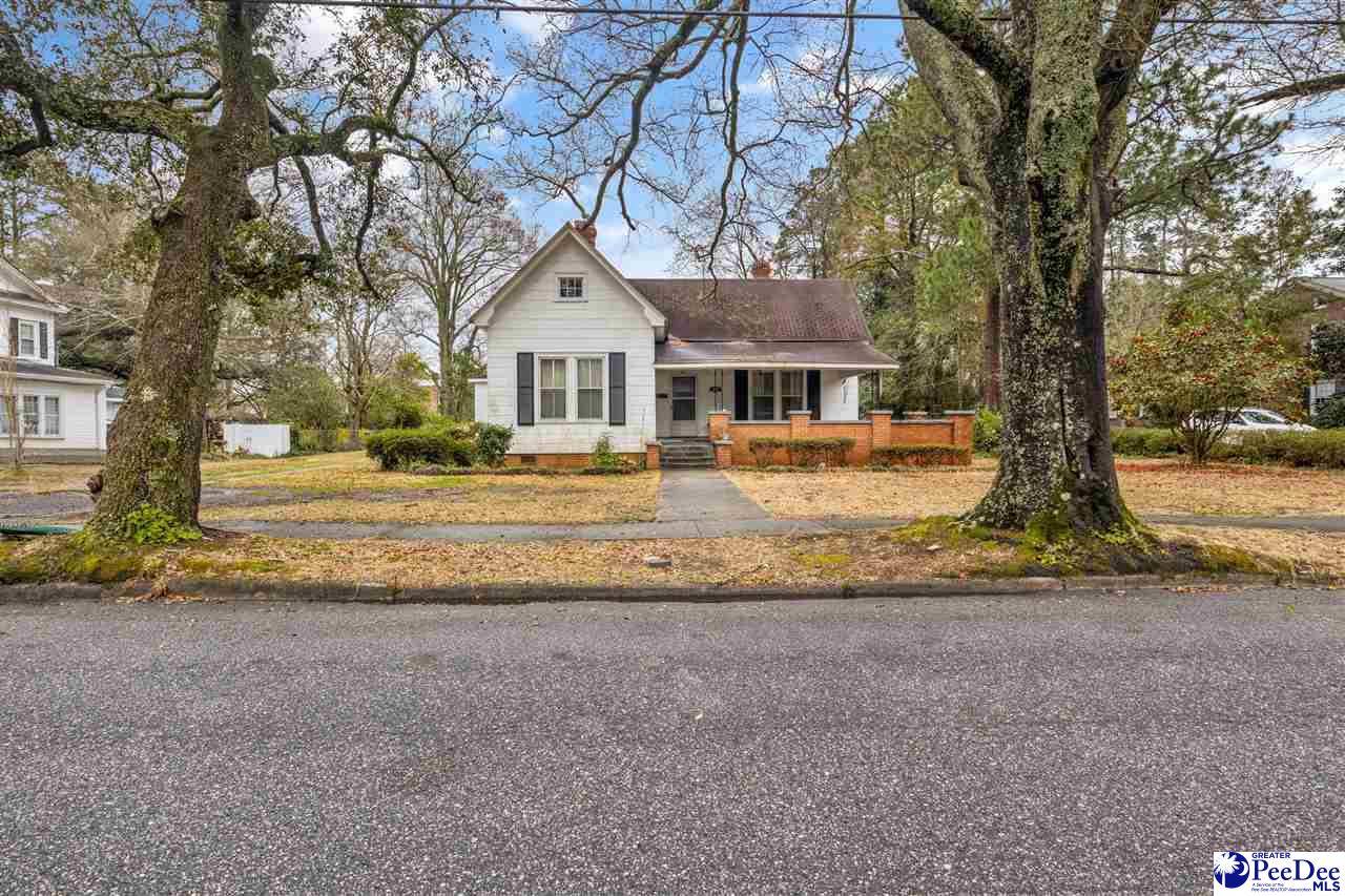 222 E Wine St, Mullins, SC 29574