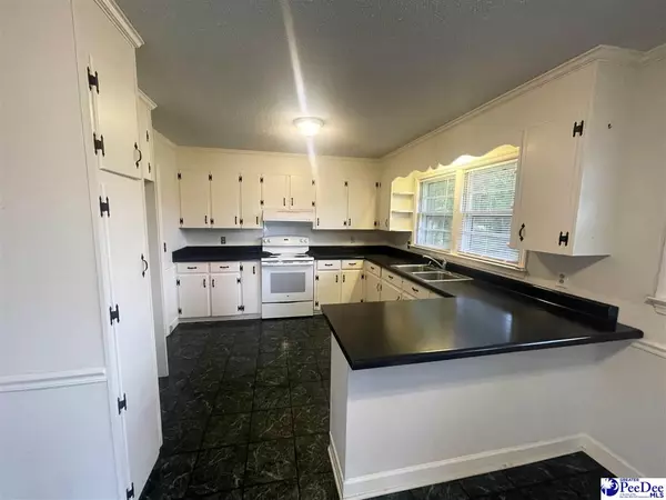 Olanta, SC 29114-9492,632 E Hampton Street