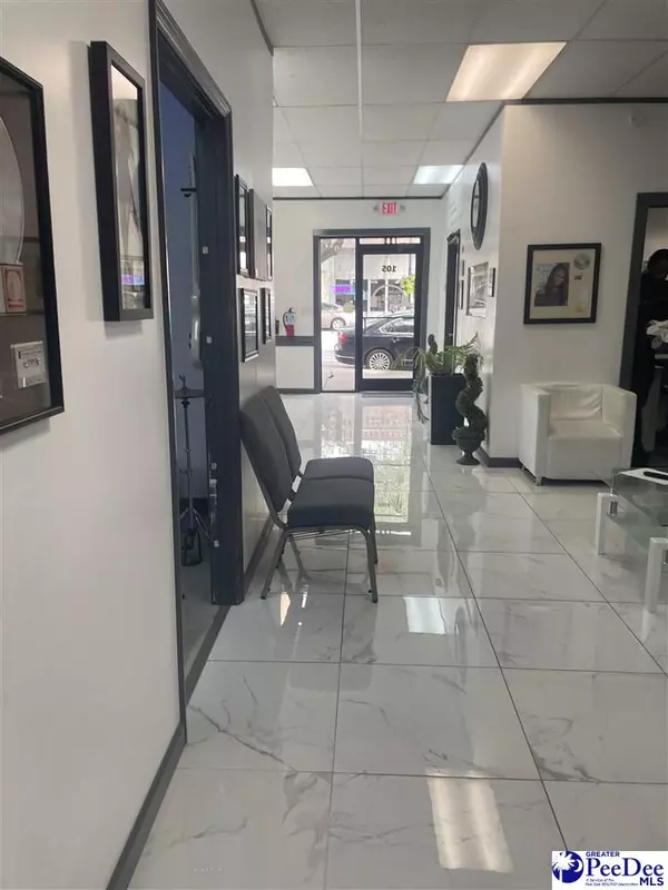 Kingstree, SC 29556,105 W Main St