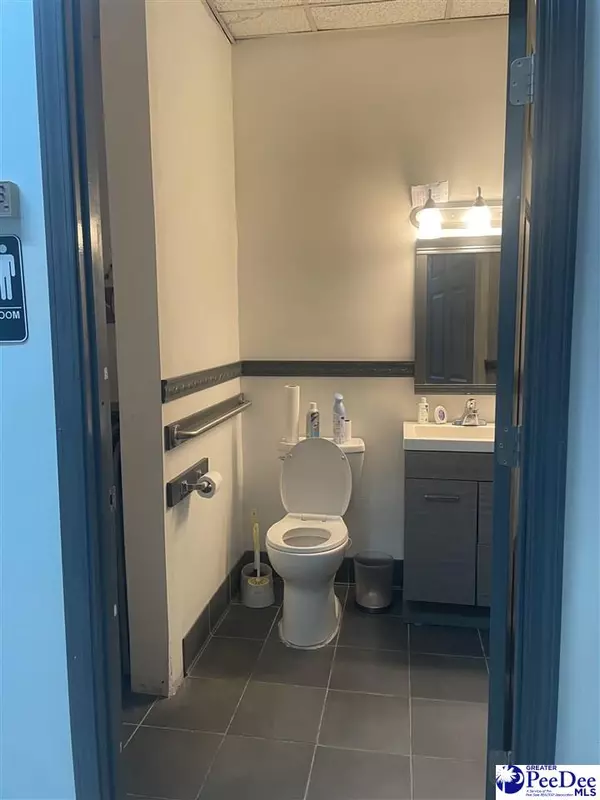 Kingstree, SC 29556,105 W Main St