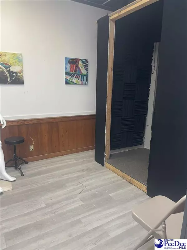 Kingstree, SC 29556,105 W Main St