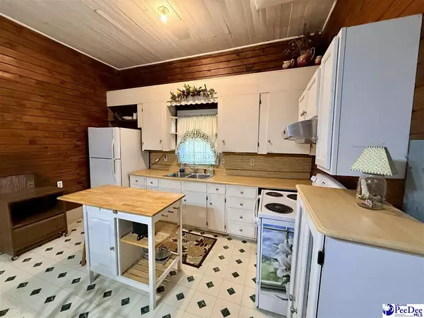 Lake City, SC 29560-2126,122 Charles St