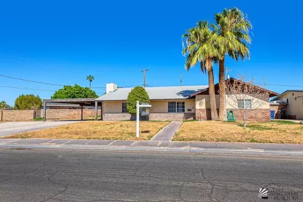 912 W Palmcroft Dr, Yuma, AZ 85364