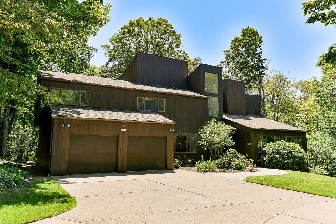 6031 SCHULTZ RD, Erie, PA 16509