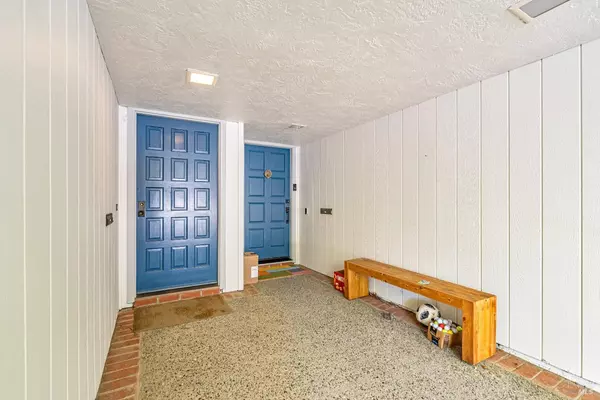 San Rafael, CA 94901,141 Knollwood DR