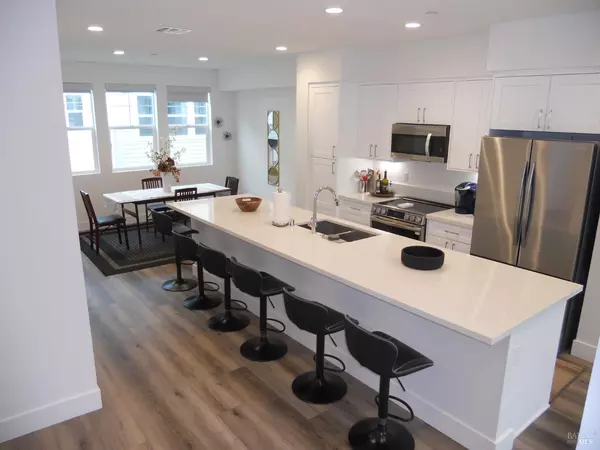 Santa Rosa, CA 95403,451 Semillon LN