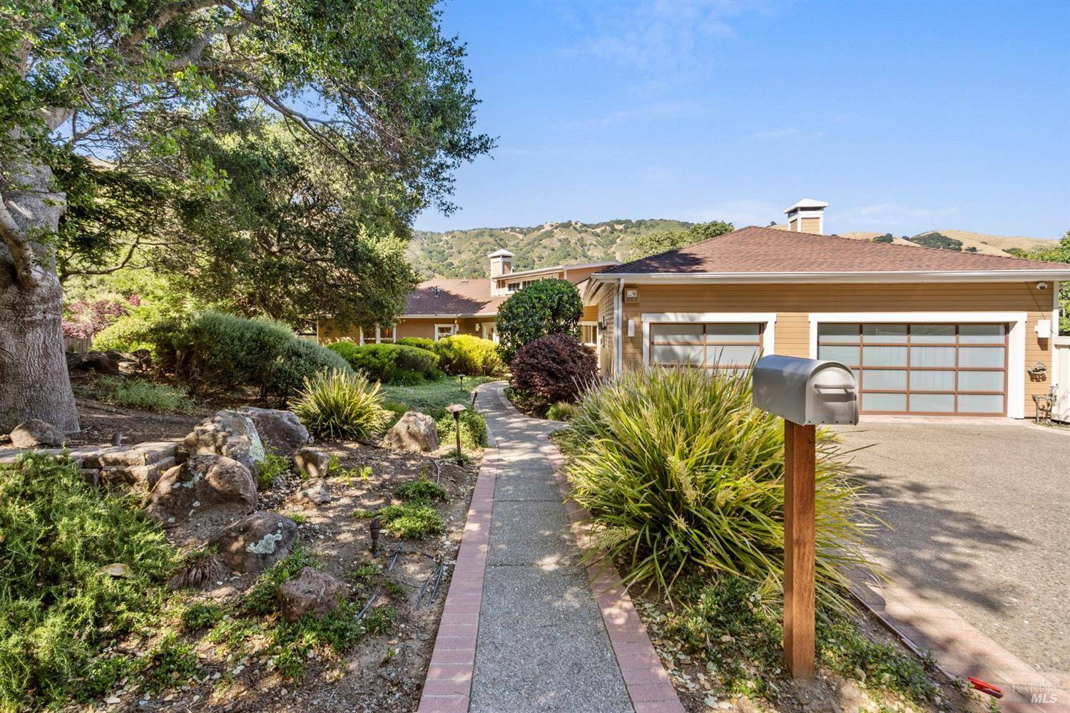 San Rafael, CA 94903,1 Golden Lily PL
