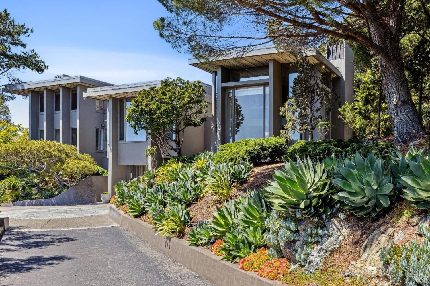 Tiburon, CA 94920,83 Mount Tiburon RD