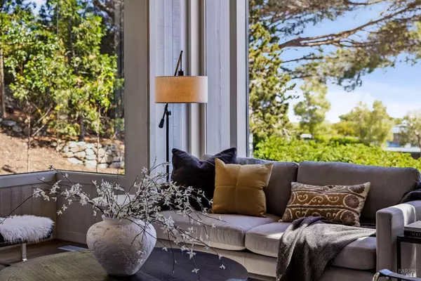 Tiburon, CA 94920,83 Mount Tiburon RD