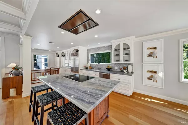 San Anselmo, CA 94960,265 Crescent RD