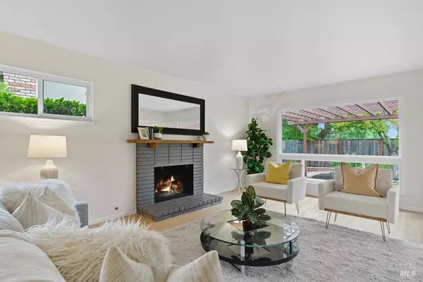 San Rafael, CA 94903,934 Las Pavadas AVE