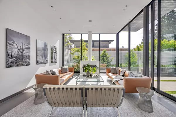 Healdsburg, CA 95448,212 Tucker ST