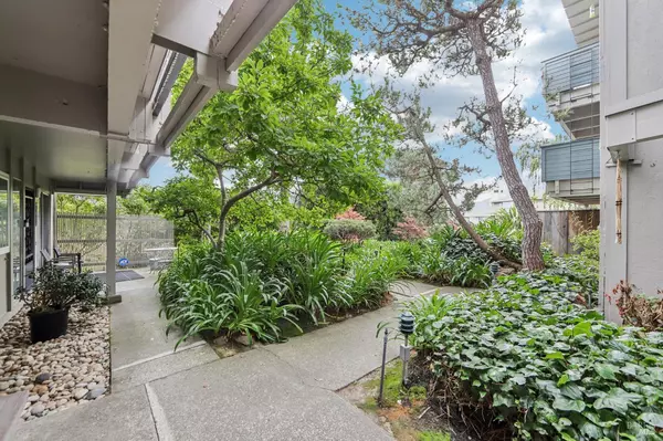 Greenbrae, CA 94904,290 Via Casitas #206