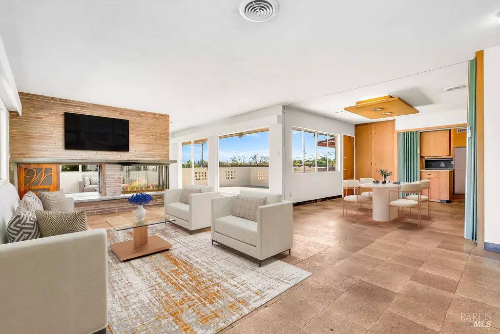 Rio Vista, CA 94571,909 Flores WAY