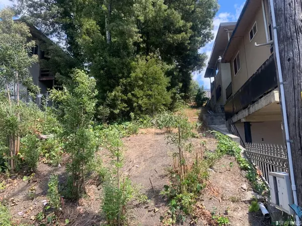 2270 Courtland AVE, Oakland, CA 94601