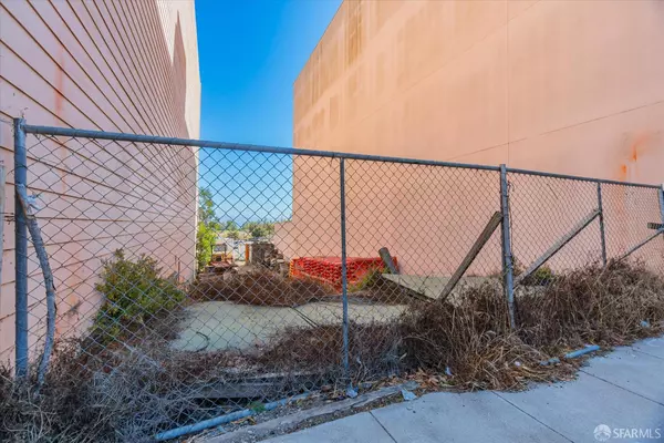 San Francisco, CA 94124,818 Innes AVE