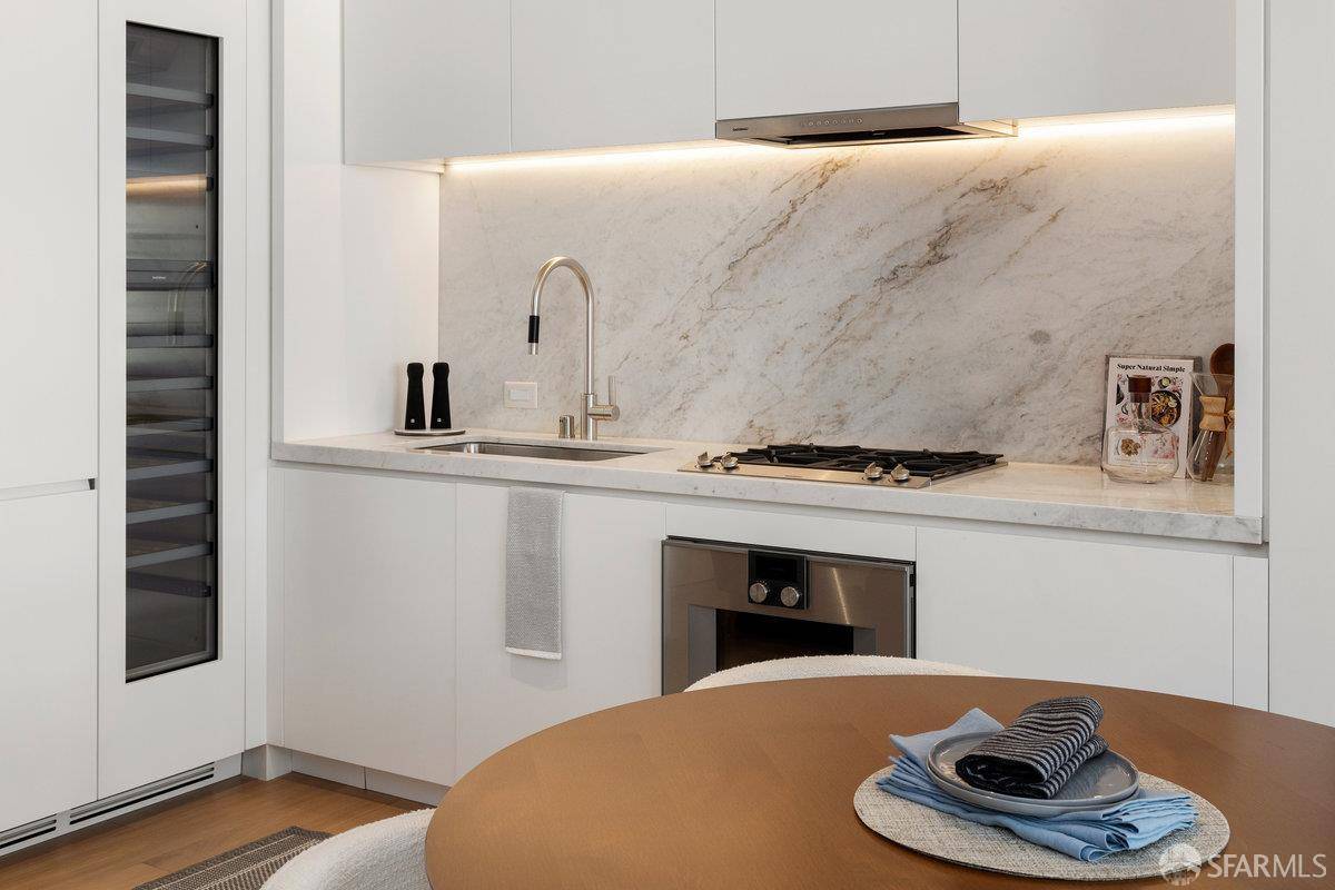 San Francisco, CA 94105,1 Steuart LN #608