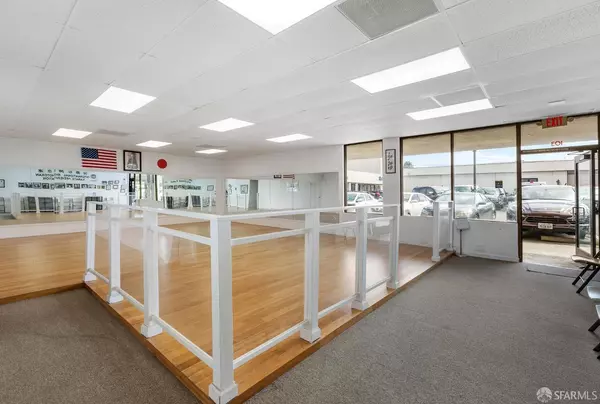 Daly City, CA 94015,950 King DR #103