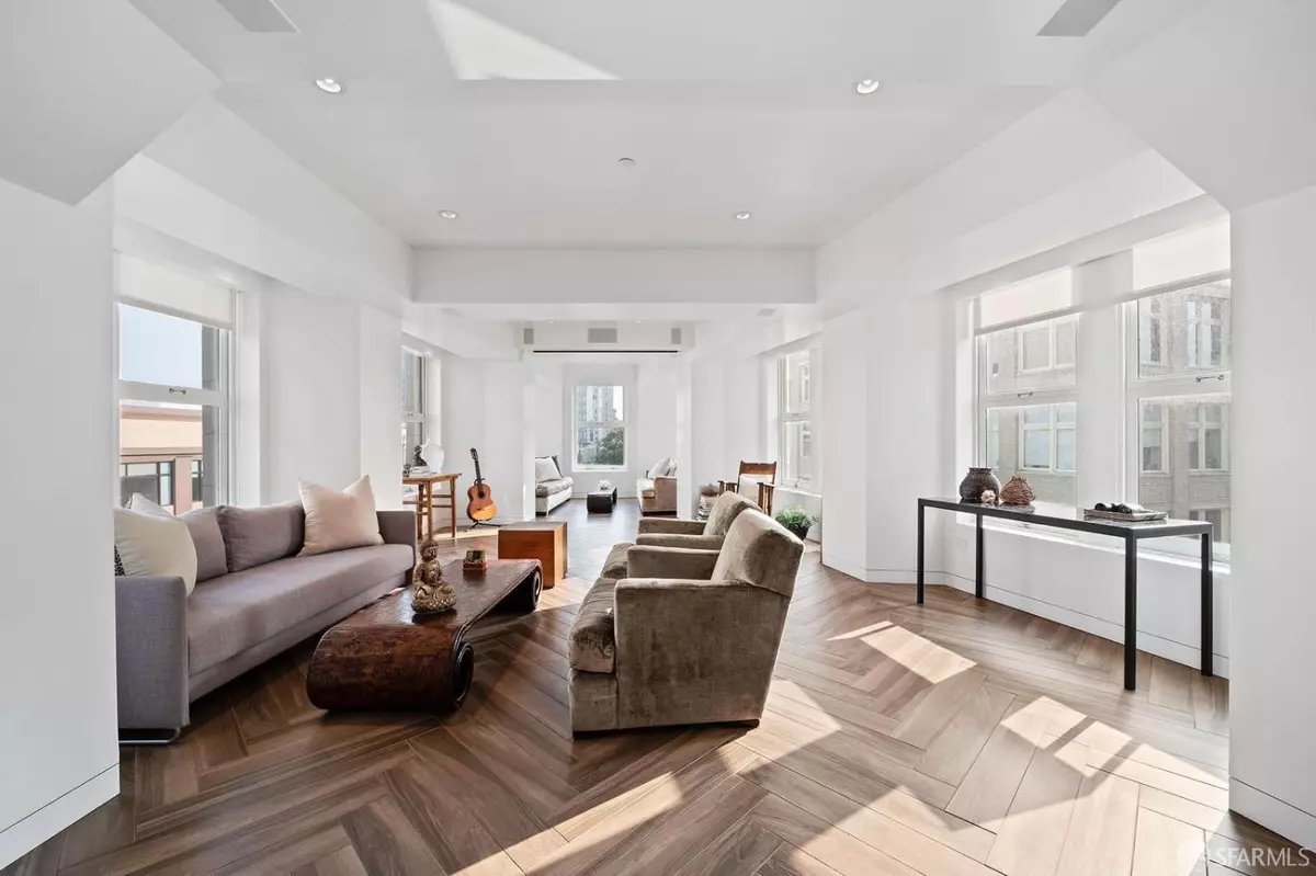 Oakland, CA 94612,1615 Broadway #5