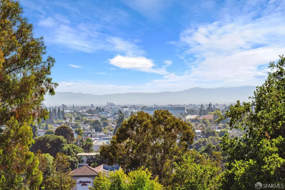 Hayward, CA 94544,945 Fletcher LN #A330