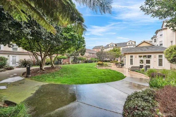 Oakland, CA 94607,555 10th ST #102