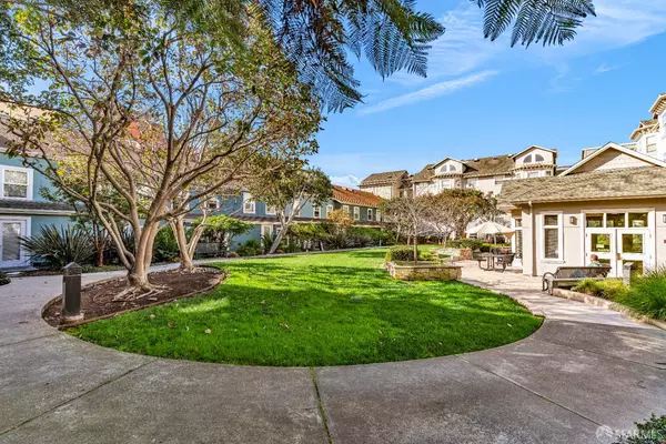 Oakland, CA 94607,555 10th ST #102