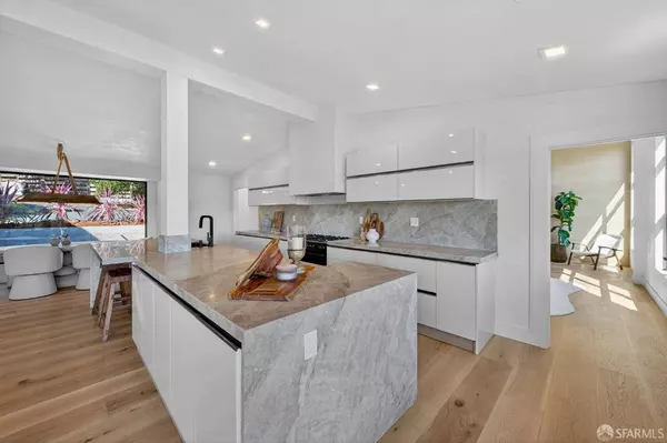 Orinda, CA 94563,205 Crestview DR