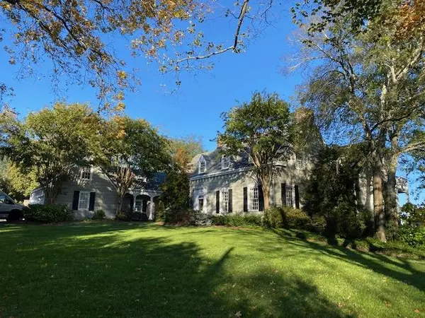 203 Brow RD, Lookout Mountain, TN 37350