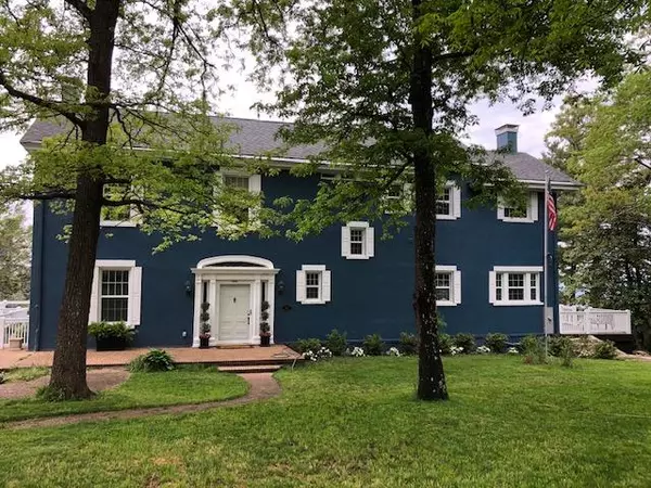 820 Brow RD, Lookout Mountain, TN 37350