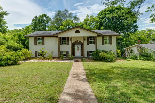 6018 Hillcrest DR, Harrison, TN 37341