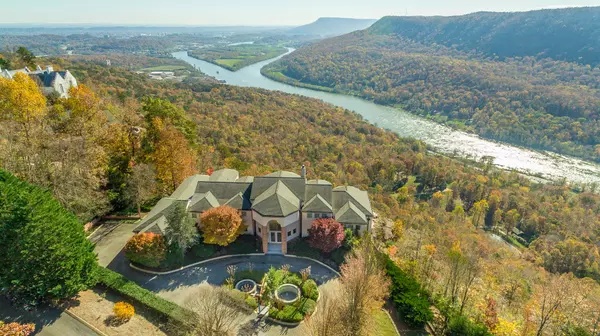 Signal Mountain, TN 37377,7 Close Family RD