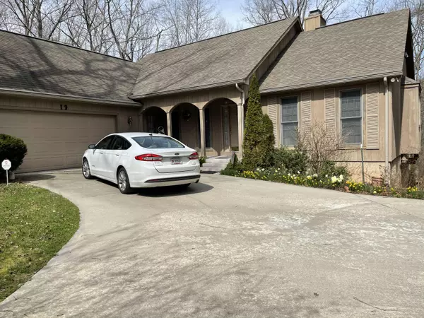 19 Claremont CIR, Crossville, TN 38558