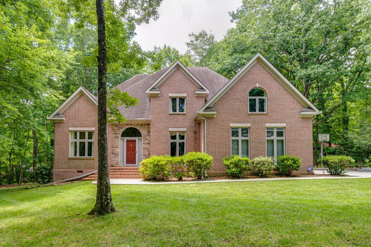 Signal Mountain, TN 37377,1206 Rocky Dell LN