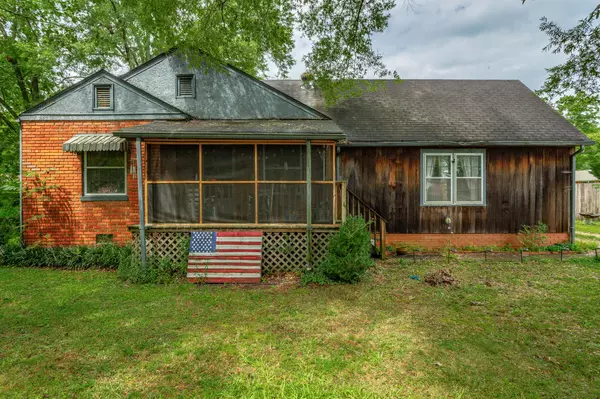 100 Longwood ST, Chickamauga, GA 30707