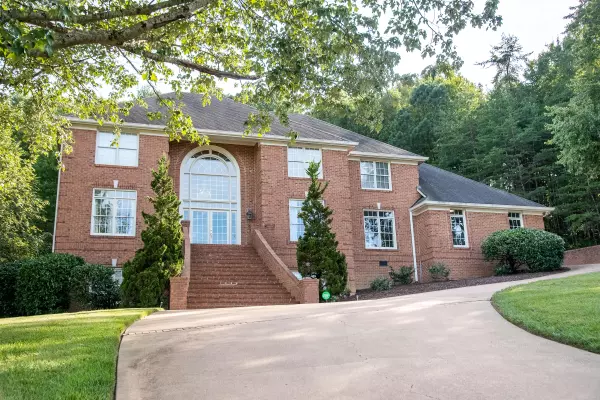 Signal Mountain, TN 37377,18 Ridgerock DR