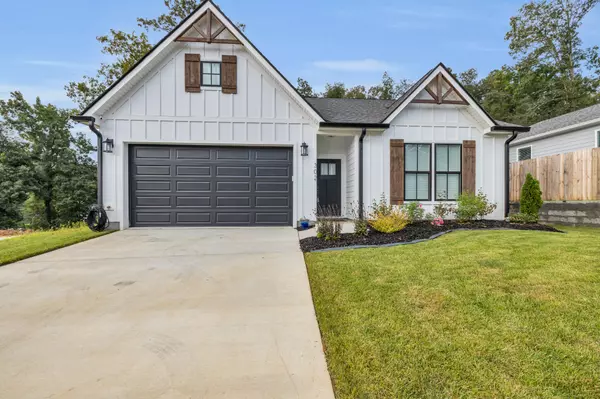 302 Stonegate Way, Soddy Daisy, TN 37379