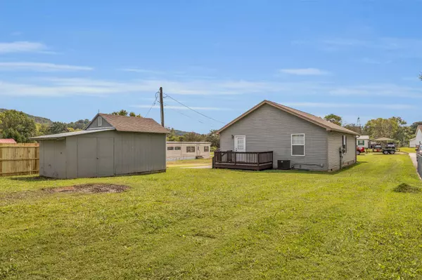 Soddy Daisy, TN 37379,115 Lou LN