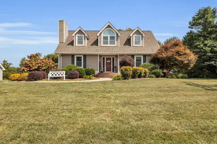 54 Debbie LN, Ringgold, GA 30736