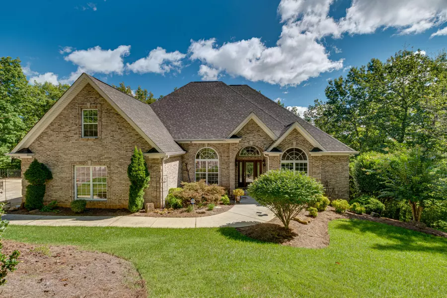 9724 Mountain Lake DR, Ooltewah, TN 37363