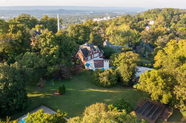 36 Crest RD, Chattanooga, TN 37404